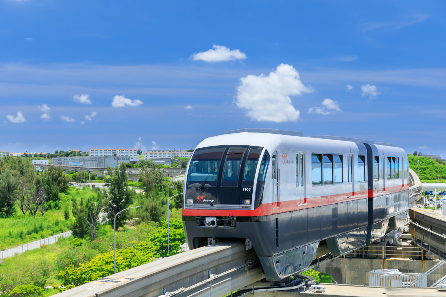 空港お迎えから出発まで。お待たせしないのが、私たちの自慢です｜沖縄大洋レンタカー那覇空港店
