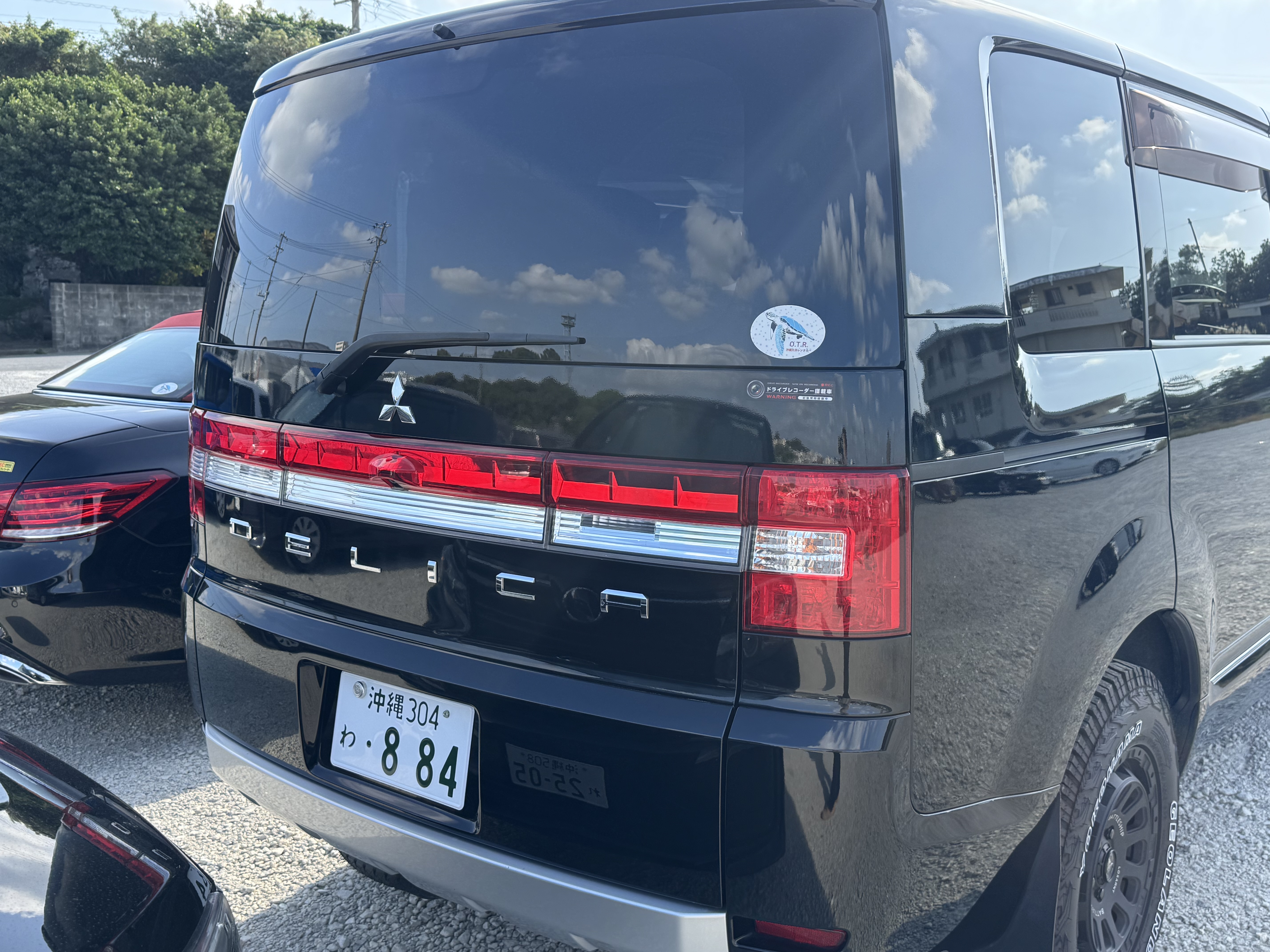 家族の笑顔も、友達との笑い声も、全部乗せて走ります。｜沖縄大洋レンタカー那覇空港店
