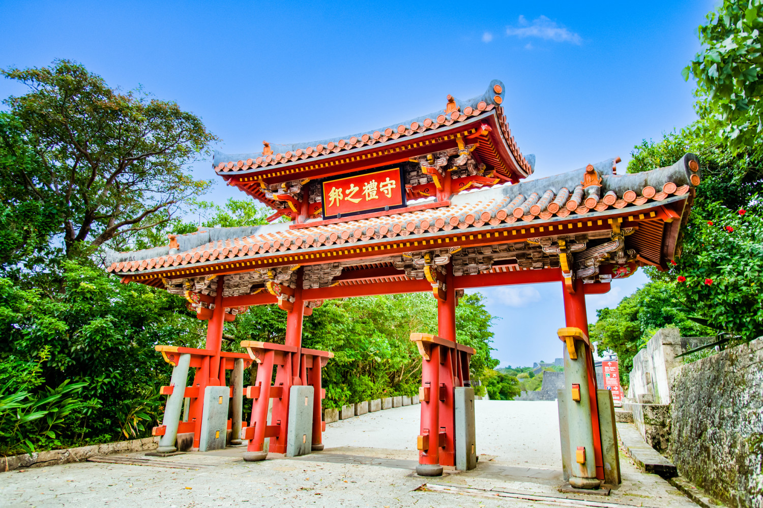 首里城観光に便利！沖縄レンタカー予約　沖縄大洋レンタカー那覇空港店