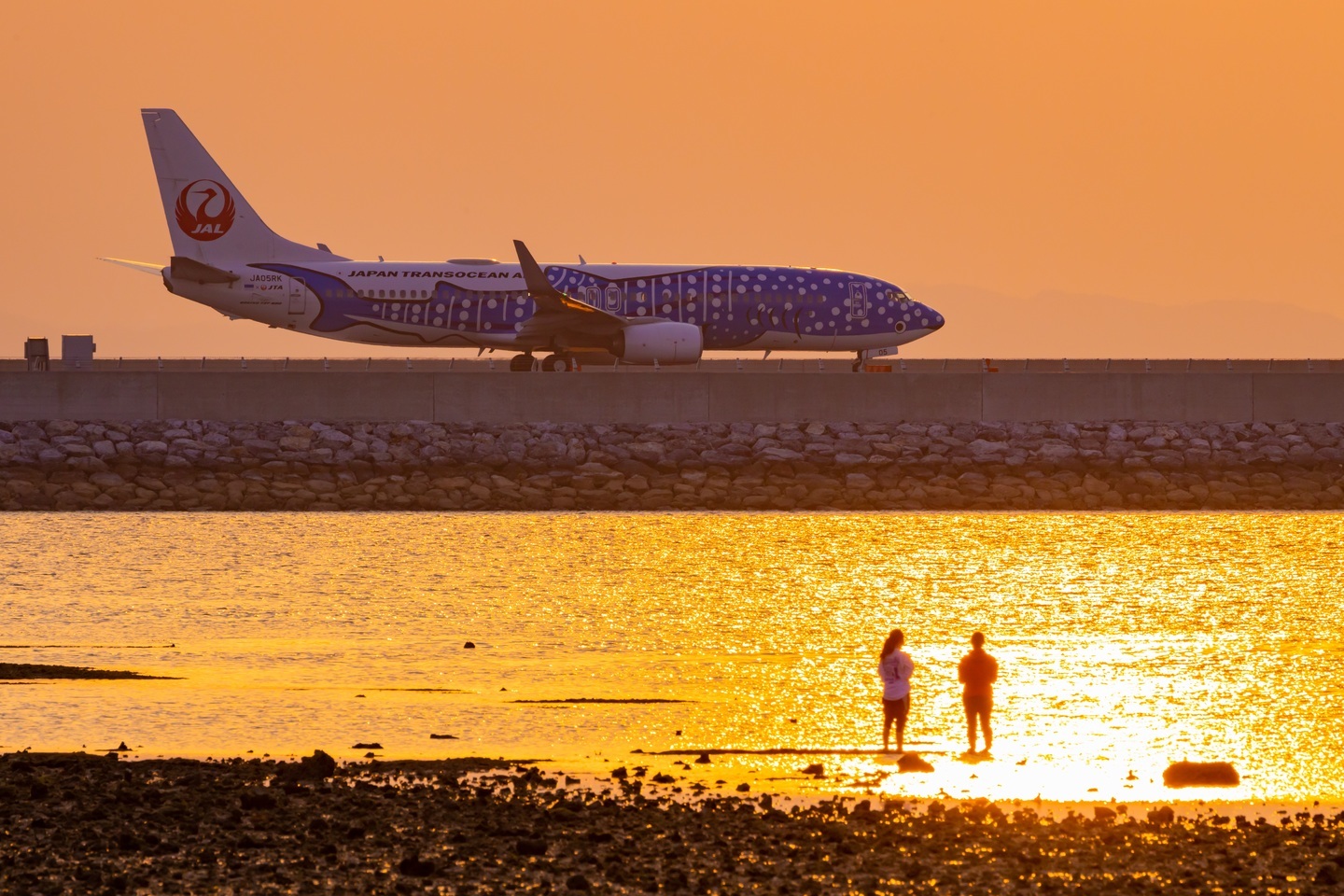 瀬長島  飛行機と夕日を眺めながらのロマンチックな時間。　沖縄大洋レンタカー那覇空港店