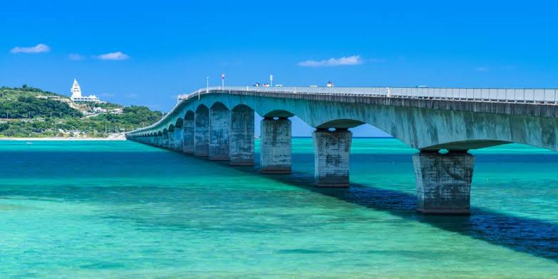 エメラルドブルーの海へ続く、古宇利大橋を走ろう。　沖縄大洋レンタカー那覇空港店